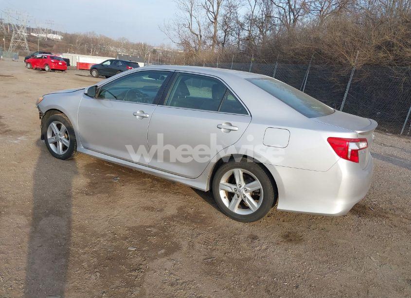 Photo 3 of 2014 Toyota Camry SE (VIN 4T1BF1FK1EU379706)