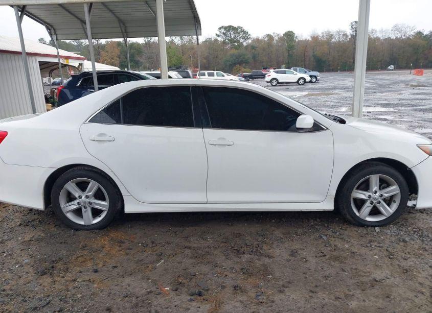 Photo 13 of 2014 Toyota Camry SE (VIN 4T1BF1FK1EU383044)
