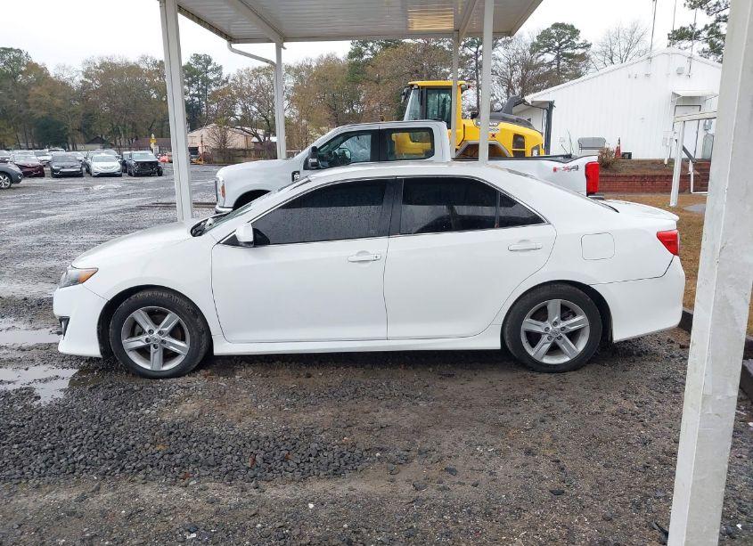 Photo 14 of 2014 Toyota Camry SE (VIN 4T1BF1FK1EU383044)