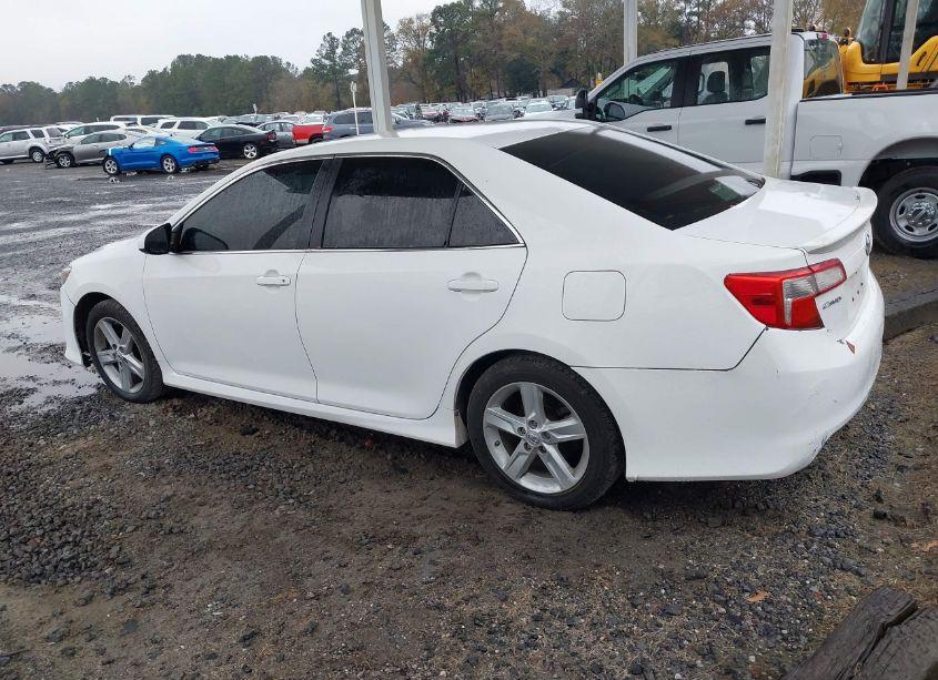 Photo 3 of 2014 Toyota Camry SE (VIN 4T1BF1FK1EU383044)