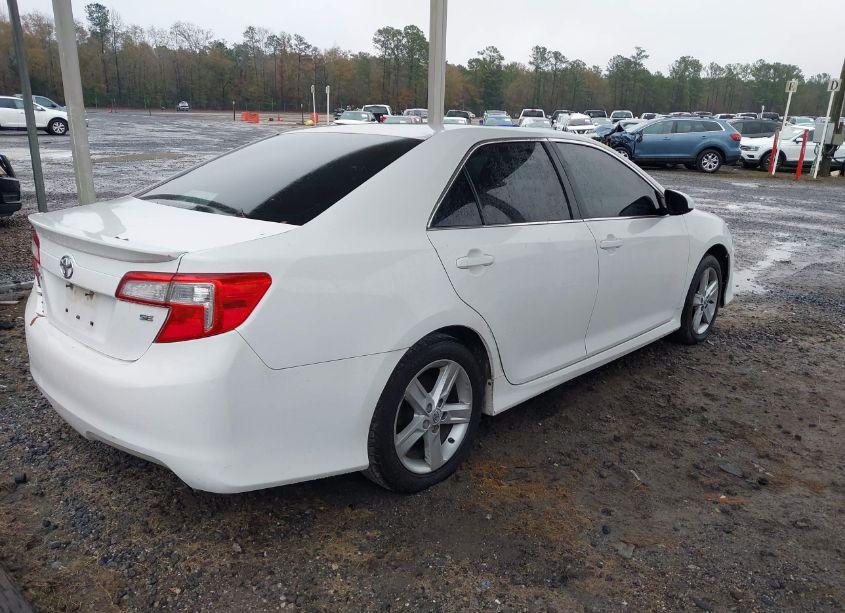 Photo 4 of 2014 Toyota Camry SE (VIN 4T1BF1FK1EU383044)