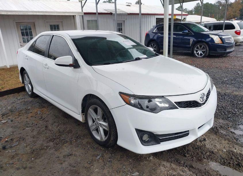 Photo 6 of 2014 Toyota Camry SE (VIN 4T1BF1FK1EU383044)