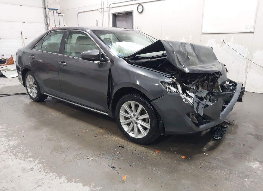 2014 Toyota Camry LE (VIN 4T1BF1FK1EU387496) main photo