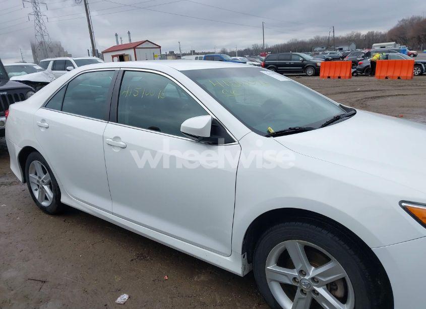 Photo 13 of 2014 Toyota Camry SE (VIN 4T1BF1FK1EU411599)