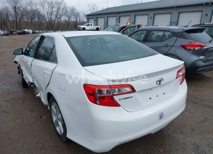 Photo 3 of 2014 Toyota Camry SE (VIN 4T1BF1FK1EU411599)