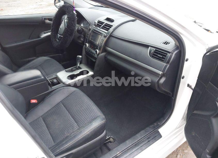 Photo 5 of 2014 Toyota Camry SE (VIN 4T1BF1FK1EU411599)