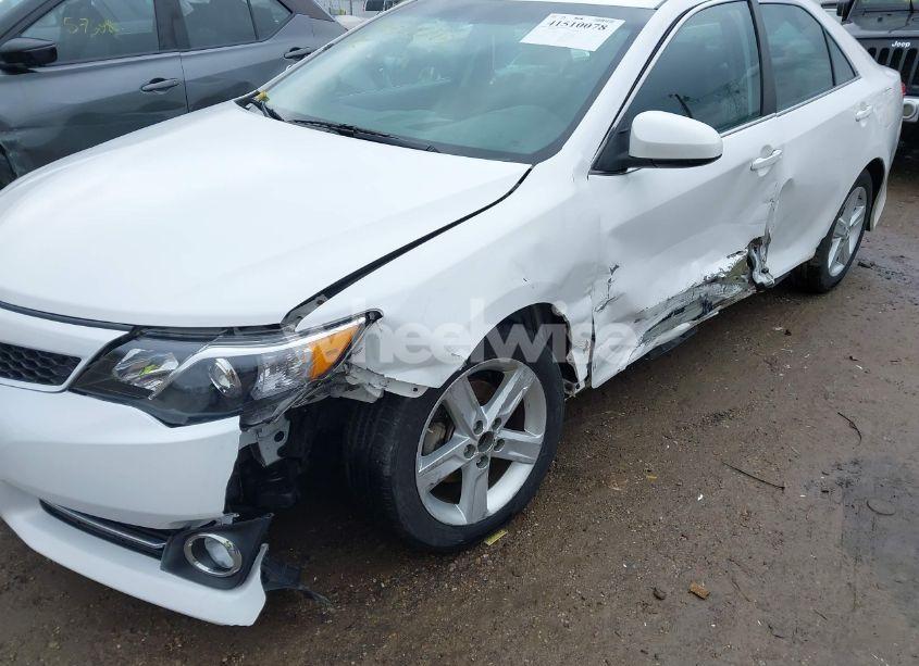Photo 6 of 2014 Toyota Camry SE (VIN 4T1BF1FK1EU411599)