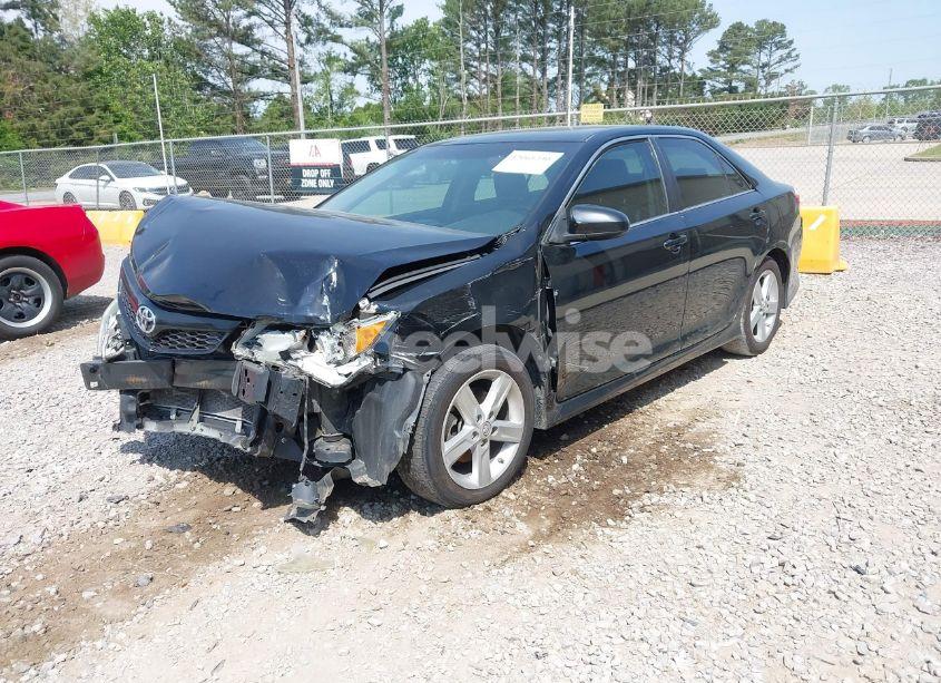 Photo 2 of 2014 Toyota Camry SE (VIN 4T1BF1FK1EU424661)