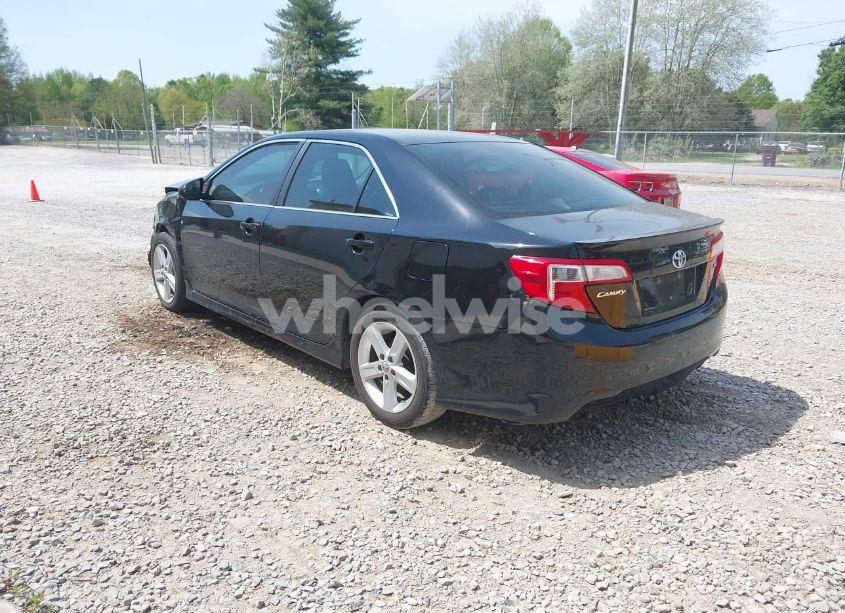 Photo 3 of 2014 Toyota Camry SE (VIN 4T1BF1FK1EU424661)