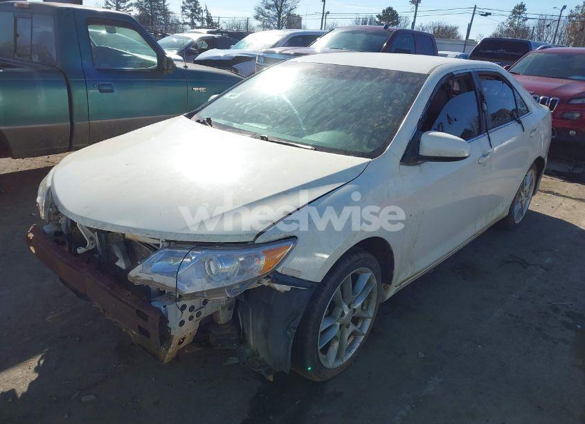 Photo 2 of 2014 Toyota Camry LE (VIN 4T1BF1FK1EU430881)