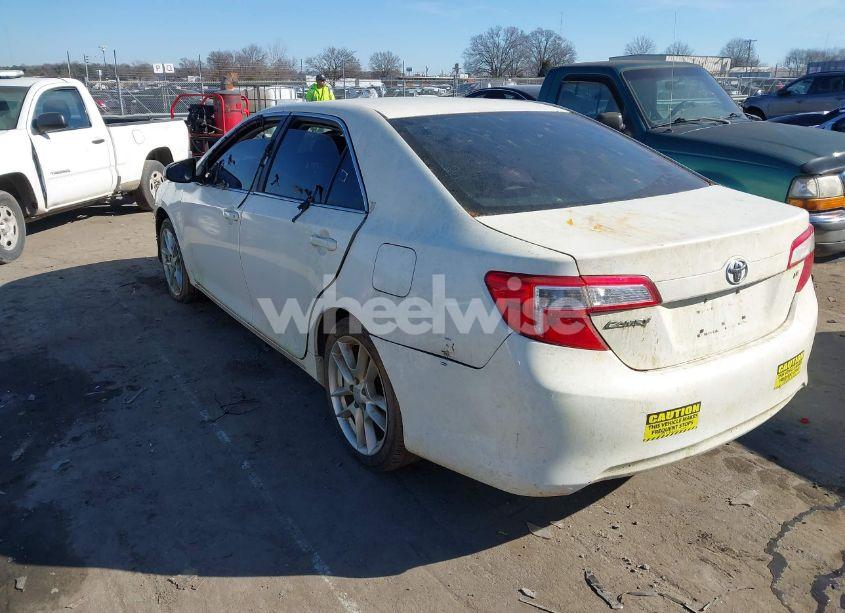Photo 3 of 2014 Toyota Camry LE (VIN 4T1BF1FK1EU430881)