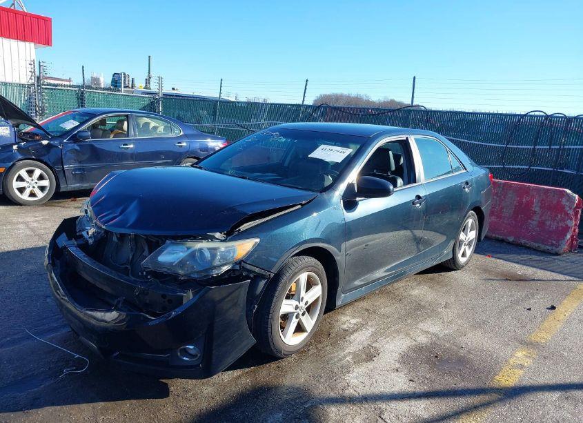 Photo 2 of 2014 Toyota Camry SE (VIN 4T1BF1FK1EU446224)