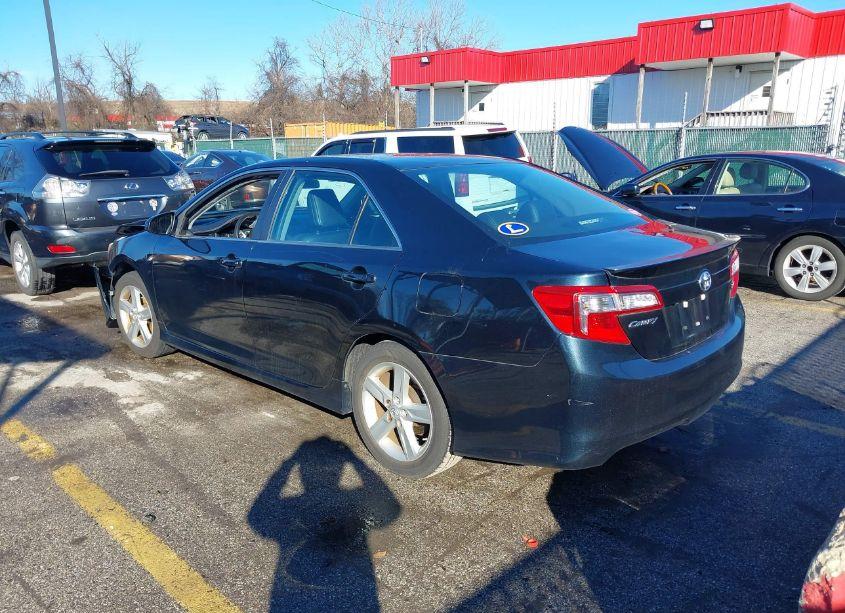 Photo 3 of 2014 Toyota Camry SE (VIN 4T1BF1FK1EU446224)