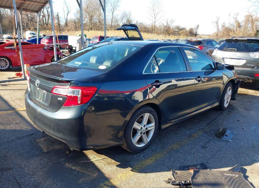 Photo 4 of 2014 Toyota Camry SE (VIN 4T1BF1FK1EU446224)