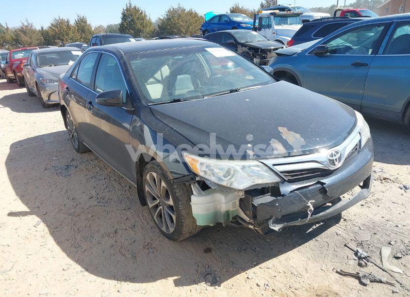 2014 Toyota Camry LE (VIN 4T1BF1FK1EU459488) main photo