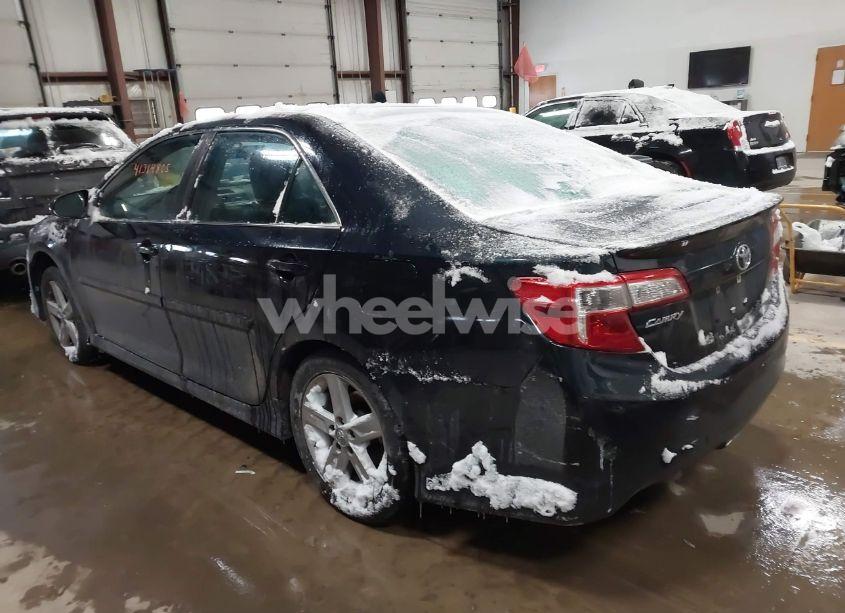 Photo 3 of 2014 Toyota Camry SE (VIN 4T1BF1FK1EU462973)