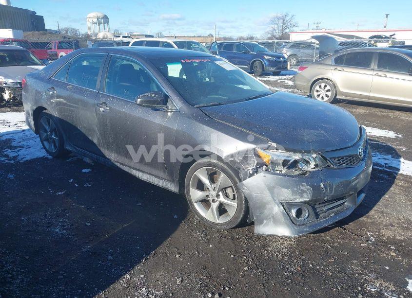 2014 Toyota Camry SE SPORT (VIN 4T1BF1FK1EU469230) main photo