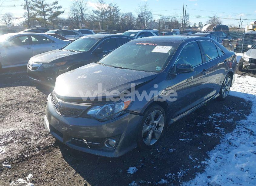 Photo 2 of 2014 Toyota Camry SE SPORT (VIN 4T1BF1FK1EU469230)
