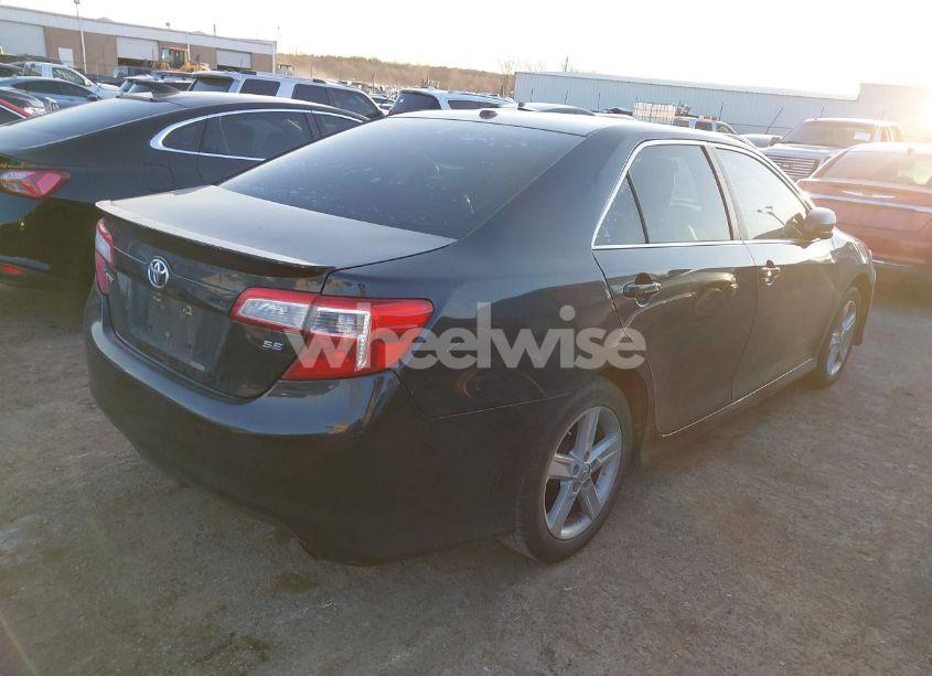 Photo 4 of 2014 Toyota Camry SE (VIN 4T1BF1FK1EU473021)