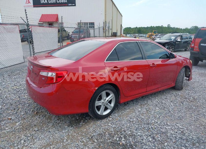 Photo 4 of 2014 Toyota Camry SE (VIN 4T1BF1FK1EU751898)