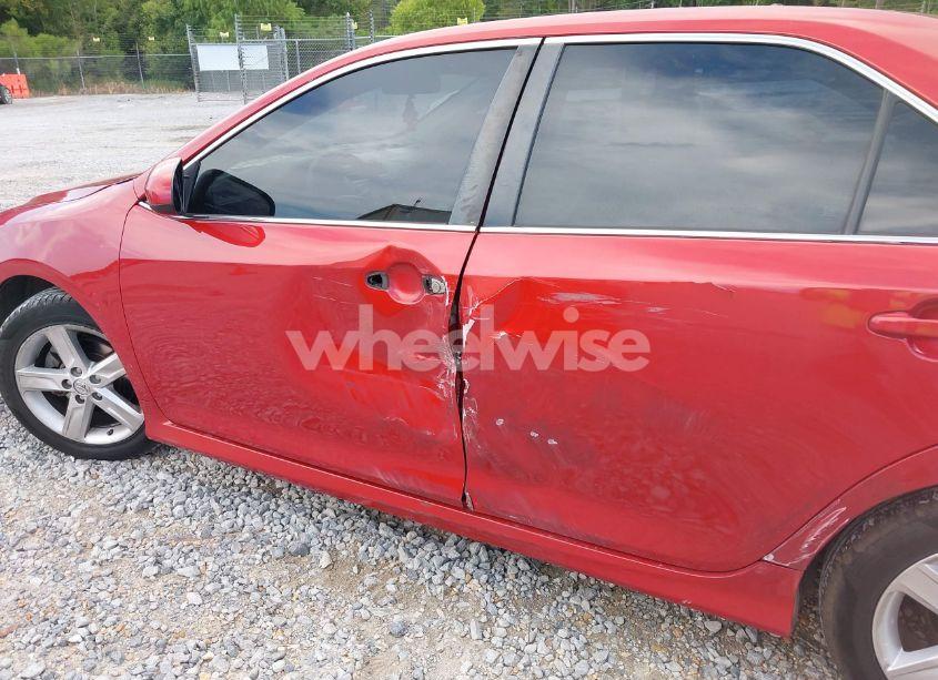 Photo 6 of 2014 Toyota Camry SE (VIN 4T1BF1FK1EU751898)