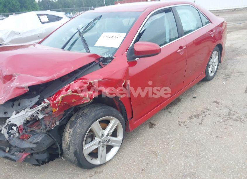 Photo 17 of 2014 Toyota Camry SE (VIN 4T1BF1FK1EU781984)