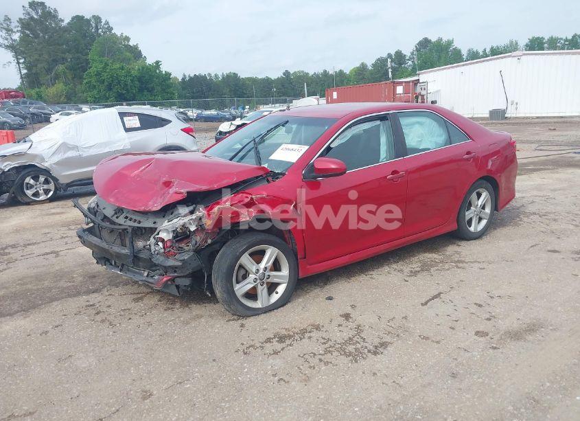 Photo 2 of 2014 Toyota Camry SE (VIN 4T1BF1FK1EU781984)