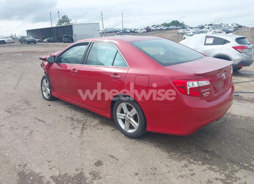 Photo 3 of 2014 Toyota Camry SE (VIN 4T1BF1FK1EU781984)