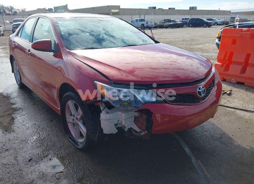 2014 Toyota Camry SE (VIN 4T1BF1FK1EU790796) main photo