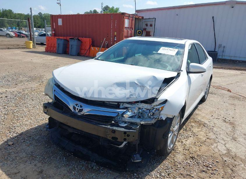 Photo 6 of 2014 Toyota Camry XLE (VIN 4T1BF1FK1EU806205)
