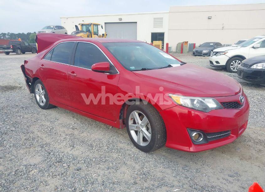 2014 Toyota Camry SE (VIN 4T1BF1FK1EU809282) main photo