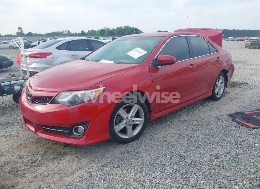 Photo 2 of 2014 Toyota Camry SE (VIN 4T1BF1FK1EU809282)