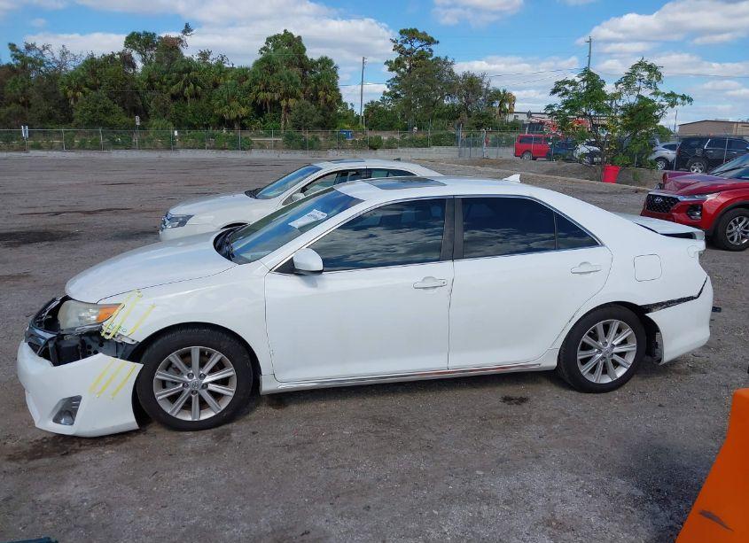 Photo 15 of 2014 Toyota Camry XLE (VIN 4T1BF1FK1EU830486)
