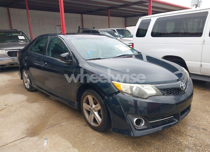 2014 Toyota Camry SE (VIN 4T1BF1FK1EU837373) main photo