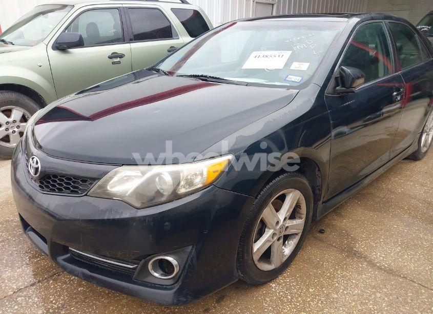 Photo 2 of 2014 Toyota Camry SE (VIN 4T1BF1FK1EU837373)