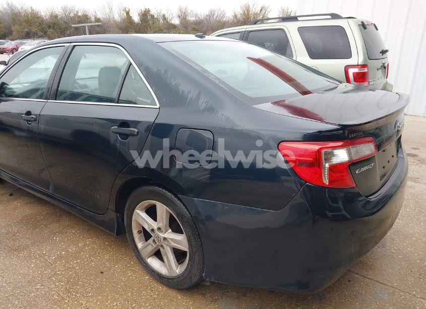 Photo 3 of 2014 Toyota Camry SE (VIN 4T1BF1FK1EU837373)