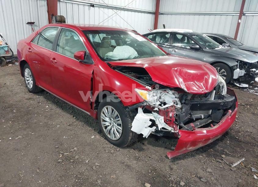 2014 Toyota Camry LE (VIN 4T1BF1FK1EU848311) main photo