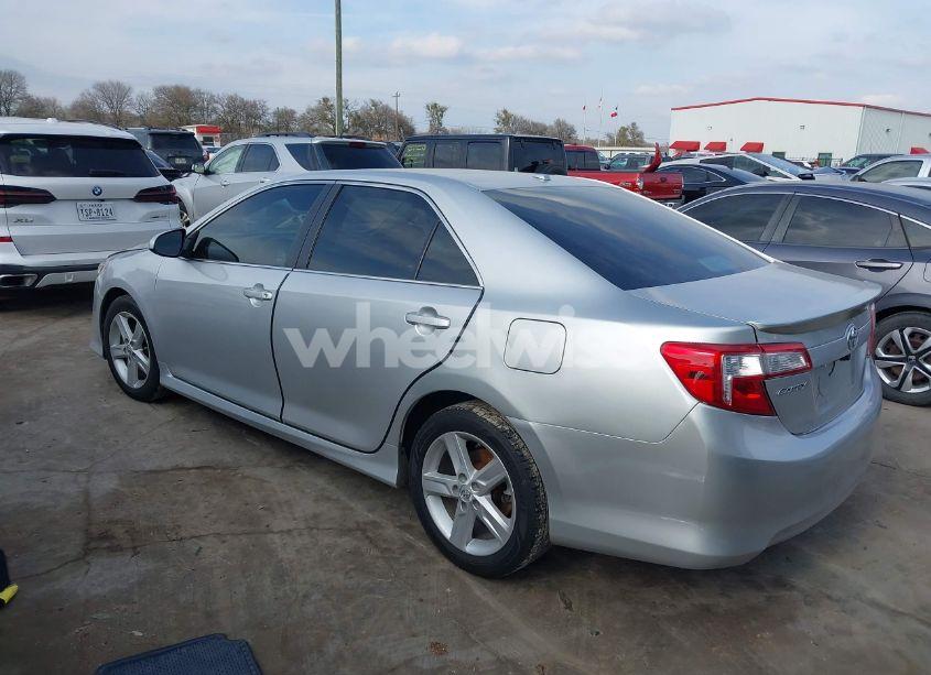Photo 3 of 2014 Toyota Camry SE (VIN 4T1BF1FK1EU852441)