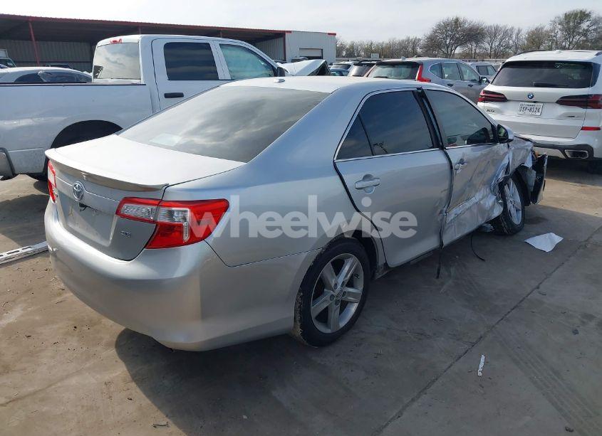 Photo 4 of 2014 Toyota Camry SE (VIN 4T1BF1FK1EU852441)