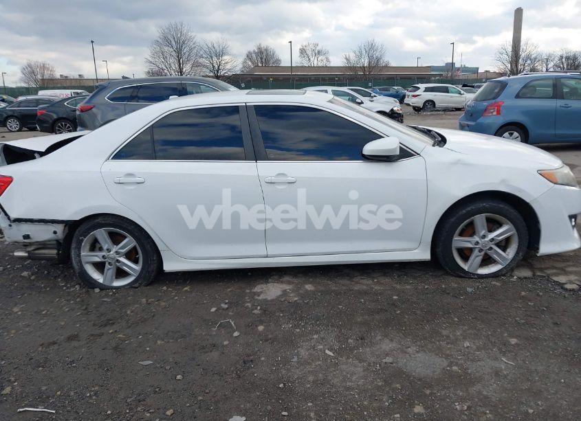 Photo 13 of 2014 Toyota Camry SE (VIN 4T1BF1FK1EU861480)