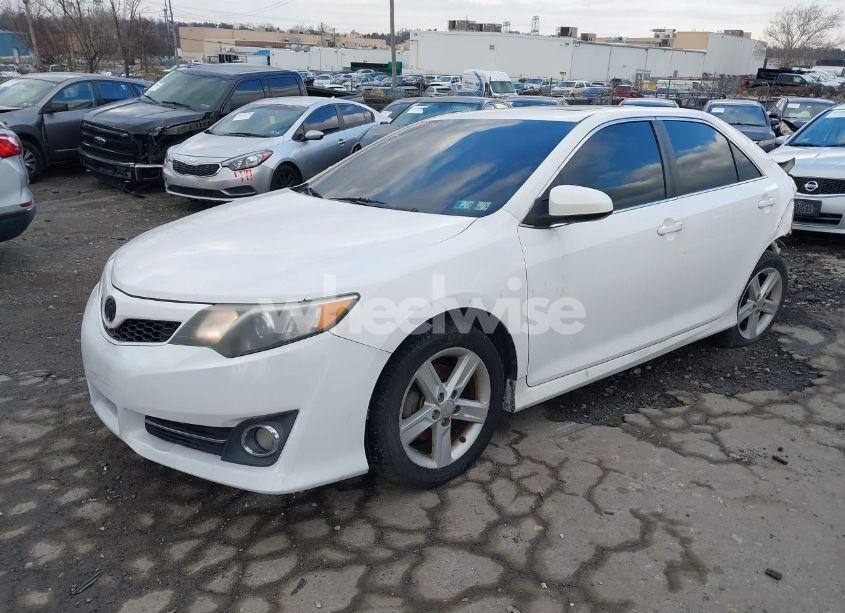 Photo 2 of 2014 Toyota Camry SE (VIN 4T1BF1FK1EU861480)