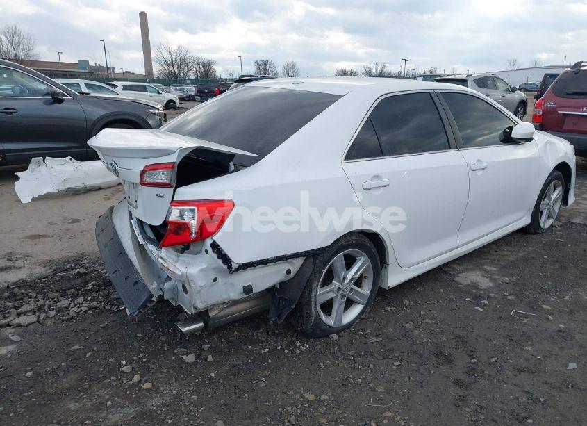 Photo 4 of 2014 Toyota Camry SE (VIN 4T1BF1FK1EU861480)