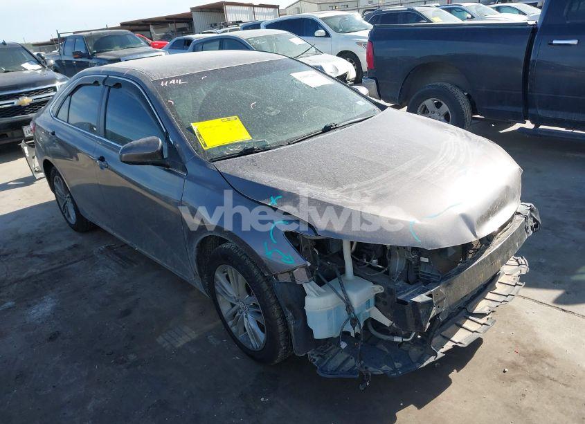 2015 Toyota Camry SE (VIN 4T1BF1FK1FU013326) main photo