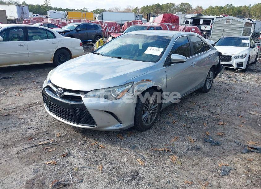 Photo 2 of 2015 Toyota Camry SE (VIN 4T1BF1FK1FU021779)