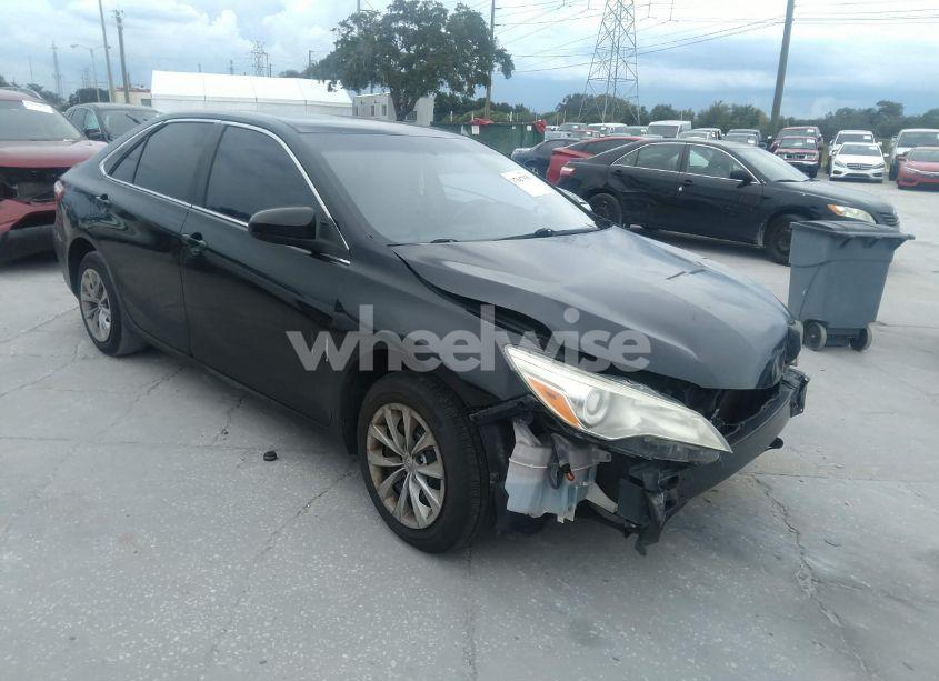 2015 Toyota Camry LE (VIN 4T1BF1FK1FU026383) main photo