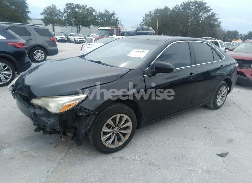 Photo 2 of 2015 Toyota Camry LE (VIN 4T1BF1FK1FU026383)