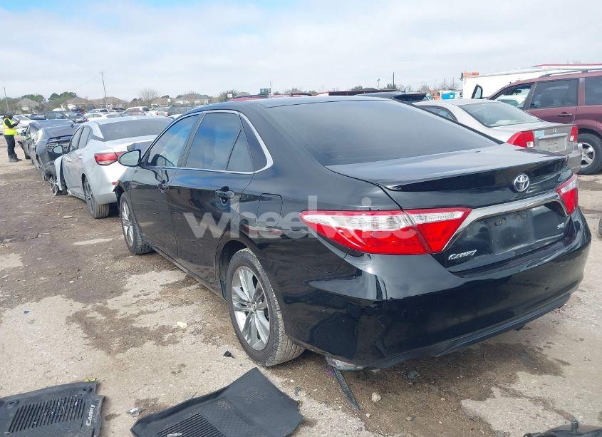 Photo 3 of 2015 Toyota Camry SE (VIN 4T1BF1FK1FU028652)