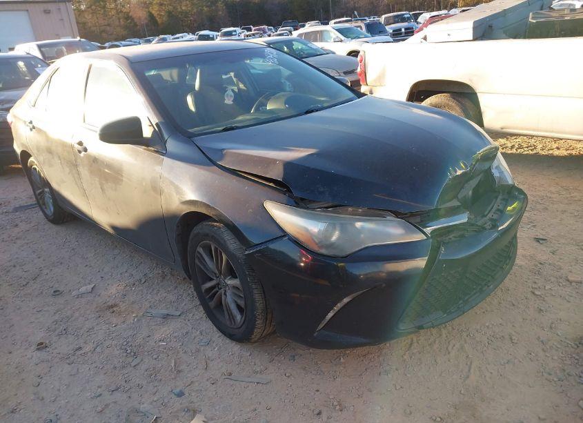 2015 Toyota Camry SE (VIN 4T1BF1FK1FU058251) main photo