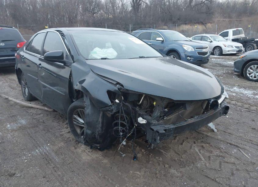 2015 Toyota Camry SE (VIN 4T1BF1FK1FU064809) main photo