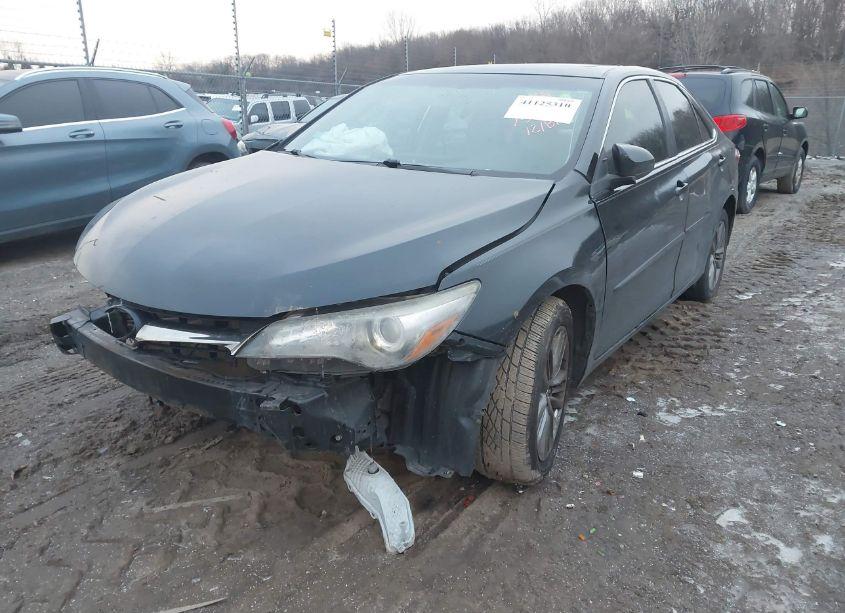 Photo 2 of 2015 Toyota Camry SE (VIN 4T1BF1FK1FU064809)